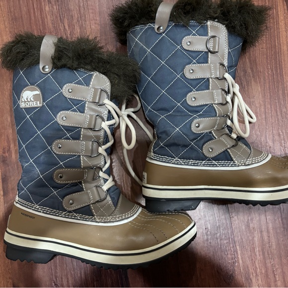 Sorel boots - Picture 1 of 5